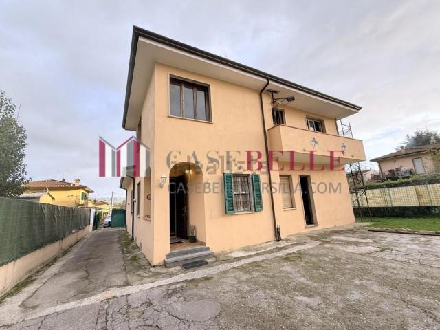 Villetta indipendente in vendita di 200 m² in Via R. Bonuccelli, 55041