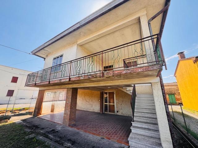 Villetta indipendente in vendita di 200 m² in Via Roma