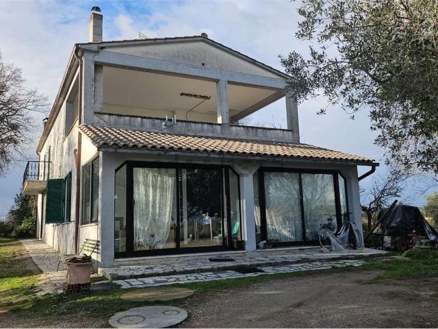Villetta indipendente in vendita di 200 m² in Via Roma