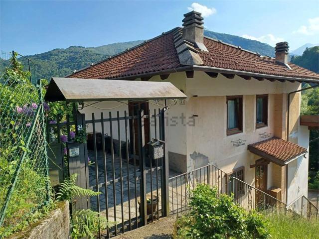 Villetta indipendente in vendita di 200 m² in Via Roma, 21