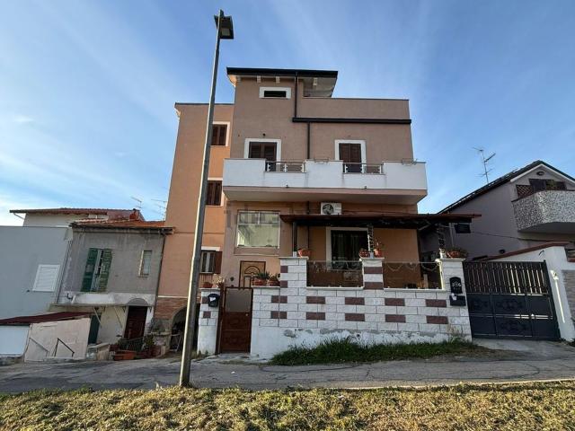 Villetta indipendente in vendita di 200 m² in Via Raffaele Laporta, 5