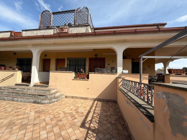Villetta indipendente in vendita di 200 m² in Via Rubiana
