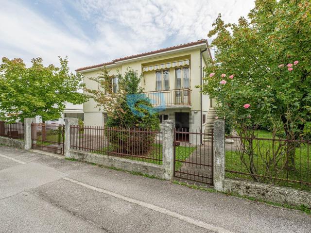Villetta indipendente in vendita di 200 m² in Via T. de Lellis, 10