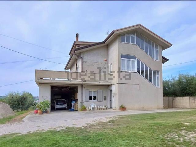 Villetta indipendente in vendita di 200 m² in Via Tenna, 2
