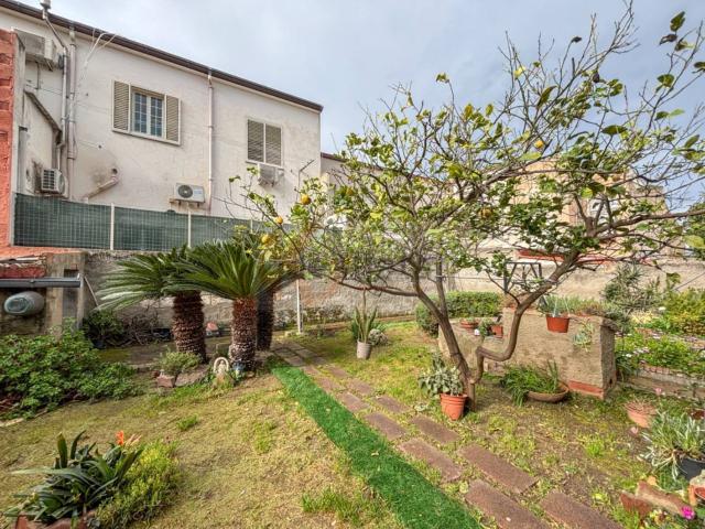 Villetta indipendente in vendita di 200 m² in Via Tuveri, 25