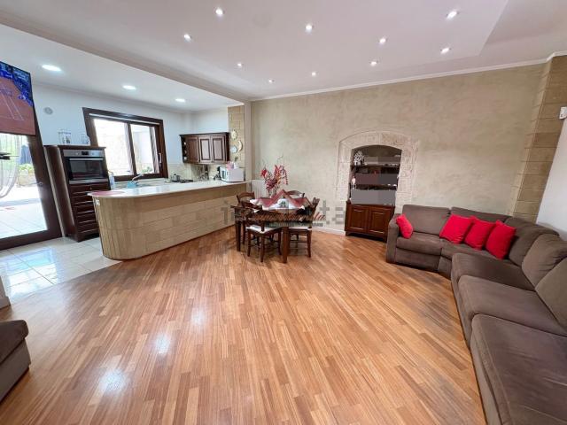 Villetta indipendente in vendita di 200 m² in Via Umberto I