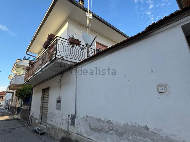 Villetta indipendente in vendita di 200 m² in Via Umberto Maddalena