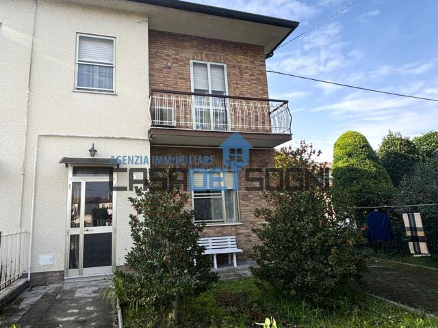 Villetta indipendente in vendita di 200 m² in Via Venticinque Aprile 1945, 2