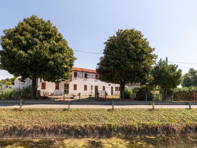 Villetta indipendente in vendita di 200 m² in Via Villa