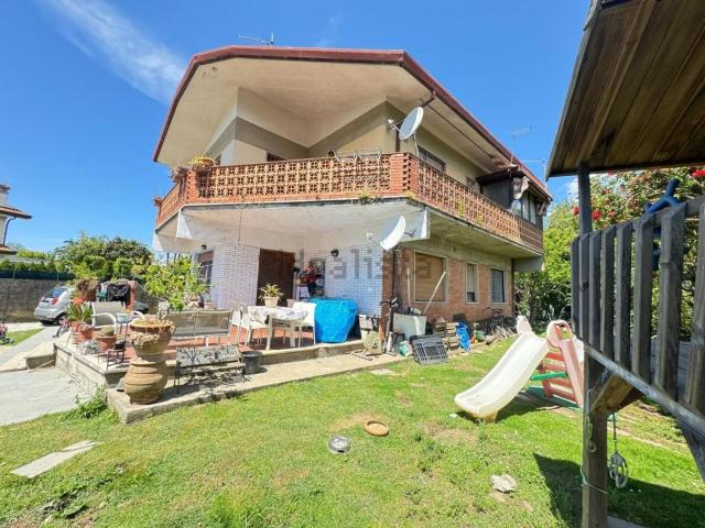 Villetta indipendente in vendita di 200 m² in Viale Versilia, 250