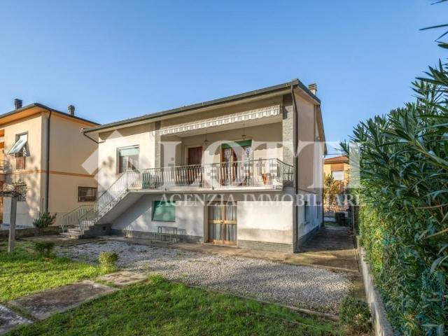 Villetta indipendente in vendita di 200 m² in Viale Giacomo Matteotti, 59