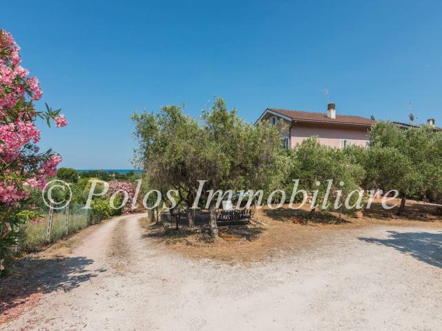 Villetta indipendente in vendita di 200 m² in Contrada Marina Palmense, 115