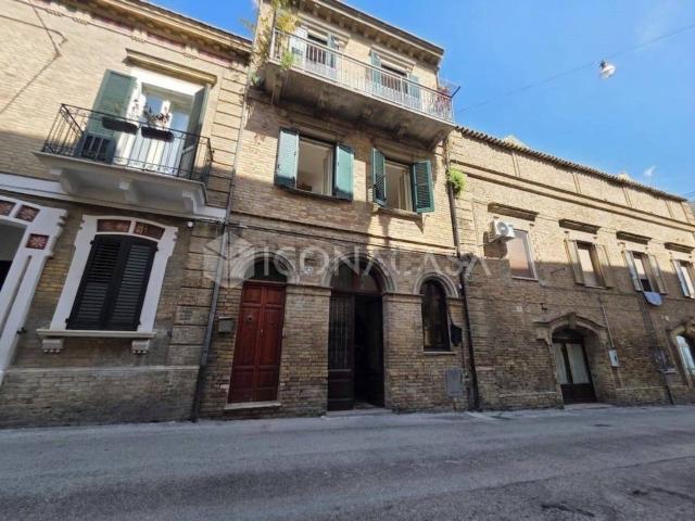 Villetta indipendente in vendita di 200 m² in Corso Dante Alighieri