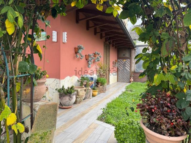 Villetta indipendente in vendita di 200 m² in Frazione Torre Sacchetti