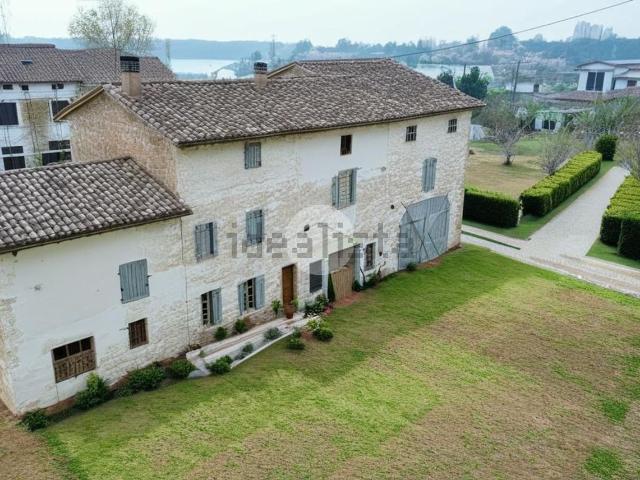 Villetta indipendente in vendita di 200 m² in Frazione Mezzano Rondani, 13