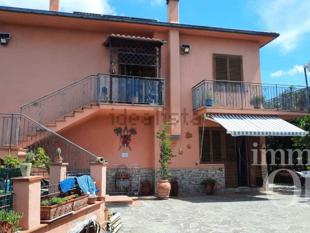 Villetta indipendente in vendita di 200 m² in Località Castelpiero gabbro, 43