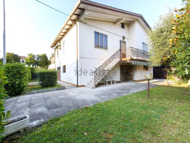 Villetta indipendente in vendita di 200 m² in Piazza IV Novembre, 32