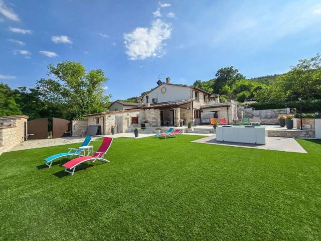 Villetta indipendente in vendita di 200 m² in Strada Cà Rio