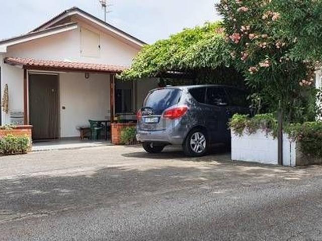 Villetta indipendente in vendita di 200 m² in Strada Senza Nome