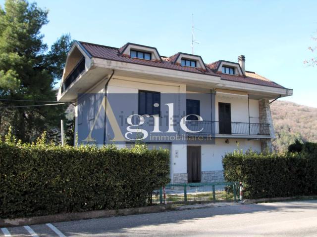 Villetta indipendente in vendita di 200 m² in Strada Provinciale Valle Castellana