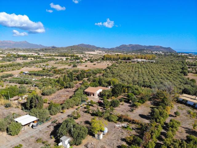 Villetta indipendente in vendita di 200 m² in Via Grazia Deledda, 58