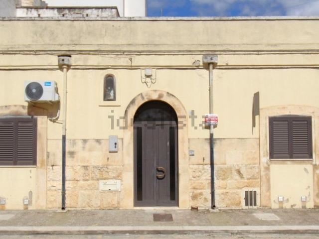 Villetta indipendente in vendita di 201 m² in Via G Bovio, 16
