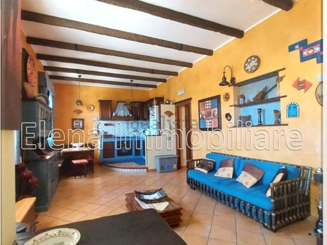 Villetta indipendente in vendita di 201 m² in Via SAVOIA