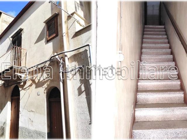 Villetta indipendente in vendita di 201 m² in Via PLATANIA