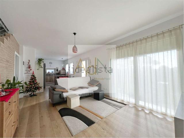 Villetta indipendente in vendita di 202 m² in Via Bassanese