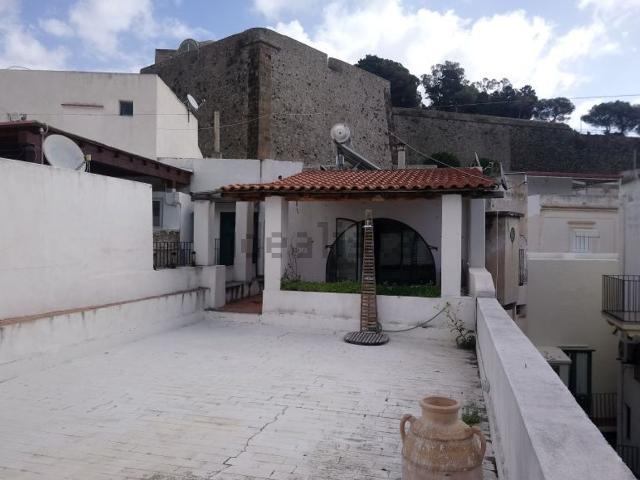 Villetta indipendente in vendita di 202 m² in Via Giuseppe Garibaldi