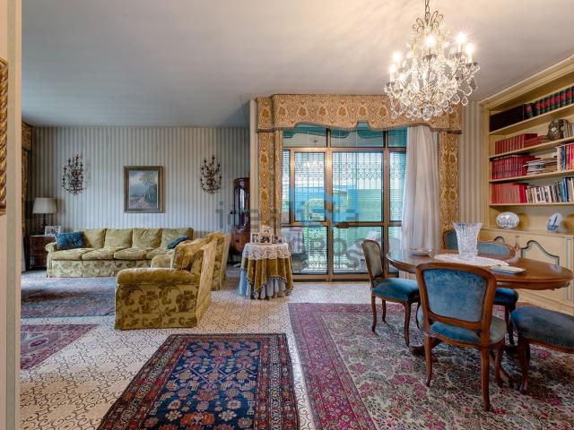 Villetta indipendente in vendita di 202 m² in Via Luigi Bianchin