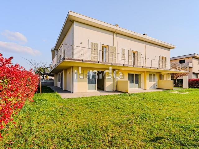 Villetta indipendente in vendita di 202 m² in Via Salcetana