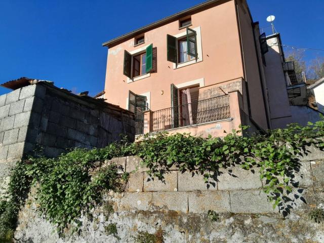 Villetta indipendente in vendita di 202 m² in Via PRATO, 6