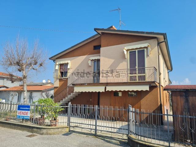 Villetta indipendente in vendita di 202 m² in Viale Ungheria, 95