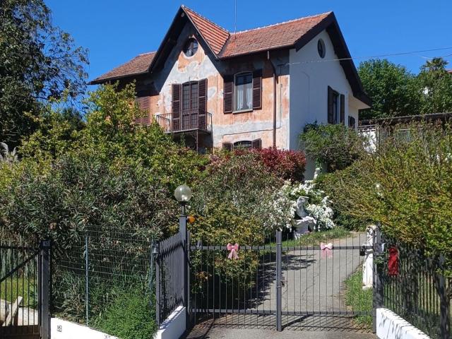 Villetta indipendente in vendita di 203 m² in Via Bricco Roveda, 12