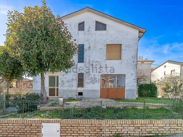 Villetta indipendente in vendita di 203 m² in Via Giovanni Pascoli, 8