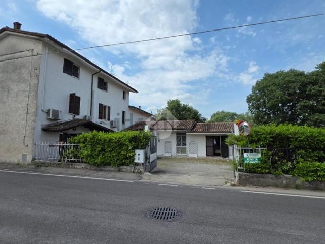 Villetta indipendente in vendita di 203 m² in Via del Garda, 107
