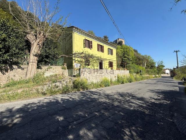 Villetta indipendente in vendita di 203 m² in Via Zelli