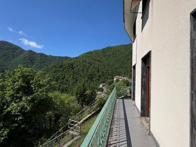 Villetta indipendente in vendita di 204 m² in Via Codevilla, 73