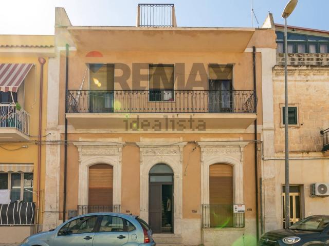 Villetta indipendente in vendita di 204 m² in Via Canova, 4