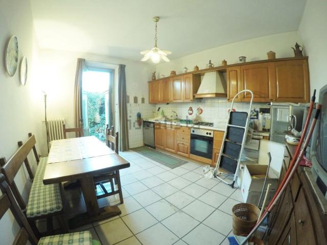 Villetta indipendente in vendita di 204 m² in Via Bassa