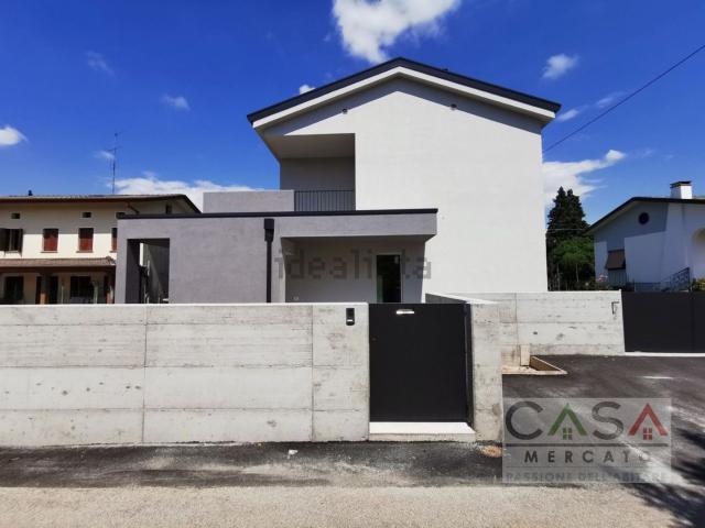 Villetta indipendente in vendita di 204 m² in Via Gradisca