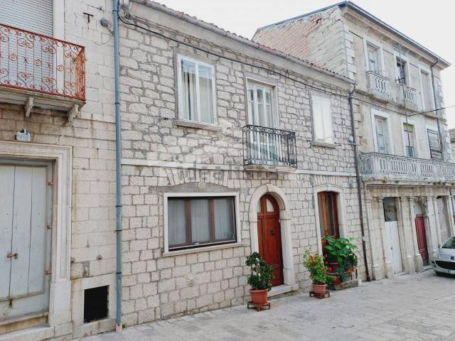 Villetta indipendente in vendita di 204 m² in Via Roma