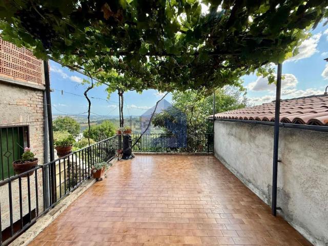 Villetta indipendente in vendita di 204 m² in Via Roma, 18