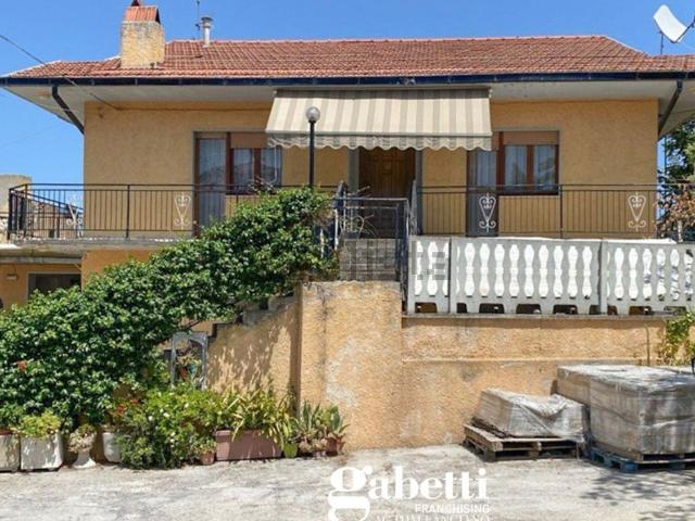 Villetta indipendente in vendita di 204 m² in Contrada Santa Maria dei Mesi, 110