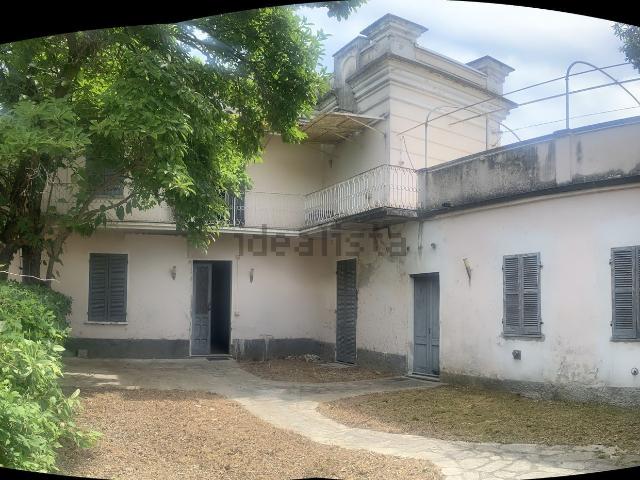 Villetta indipendente in vendita di 205 m² in Via Cavalchini
