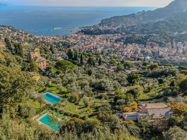 Villetta indipendente in vendita di 205 m² in Via Aurelia, 20