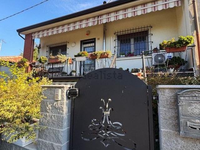 Villetta indipendente in vendita di 205 m² in Via del Primaro