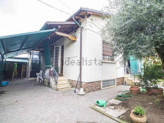 Villetta indipendente in vendita di 205 m² in Via della Pace