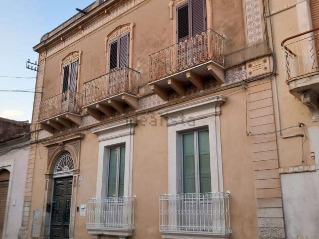 Villetta indipendente in vendita di 205 m² in Via Napoli